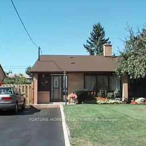 Premium freehold home for sale: 30, Dombey, Glenfield-Jane Heights, Toronto