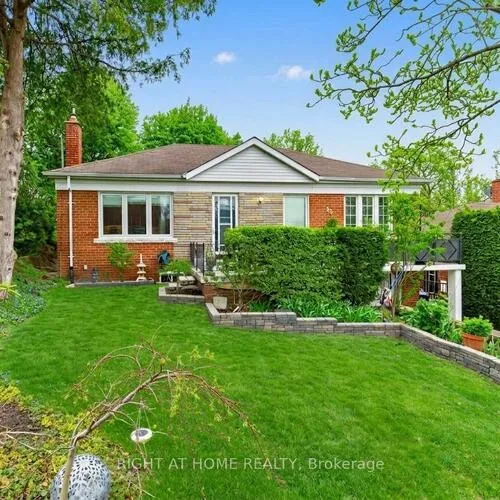 Premium freehold home for sale: 85, Flamborough, Brookhaven-Amesbury, Toronto