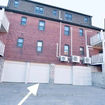 27,&nbsp;Mossom, High Park-Swansea, Toronto