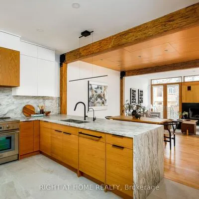 16,&nbsp;Marquis, Kingsway South, Toronto