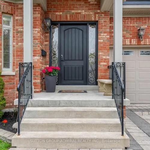Premium freehold home for sale: 9, Cheshire, Princess-Rosethorn, Toronto