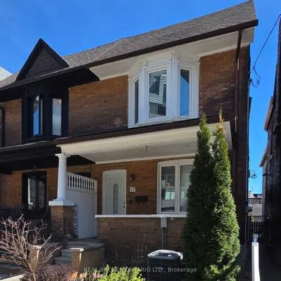 17,&nbsp;Howard Park, Roncesvalles, Toronto