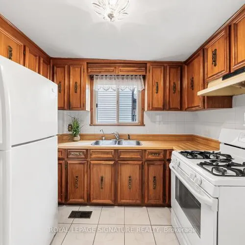Premium freehold home for sale: 387, Bartlett, Dovercourt-Wallace Emerson-Junction, Toronto