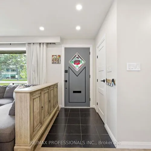 Premium freehold home for sale: 33, Brampton, Willowridge-Martingrove-Richview, Toronto