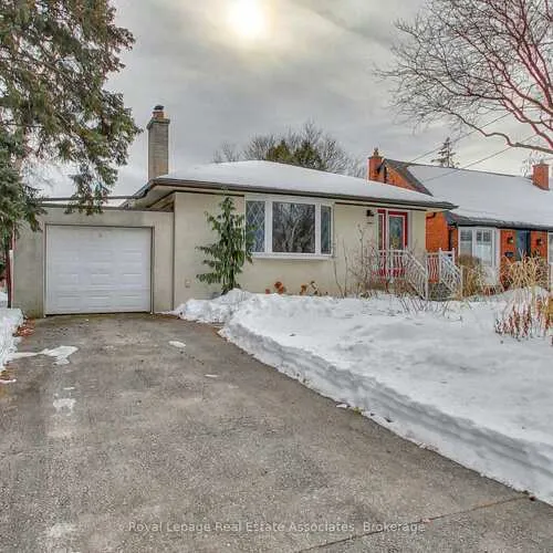 Premium freehold home for sale: 9, Beaverbrook, Princess-Rosethorn, Toronto