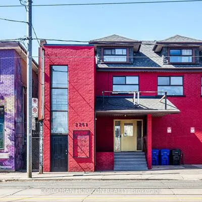2261,&nbsp;Dundas, Roncesvalles, Toronto