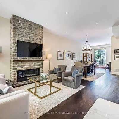 31,&nbsp;James, Long Branch, Toronto