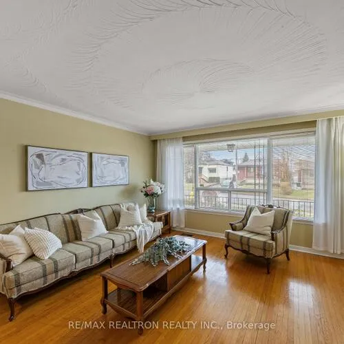 Premium freehold home for sale: 1144, Glengrove, Yorkdale-Glen Park, Toronto