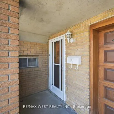 111,&nbsp;Shoreham, Black Creek, Toronto