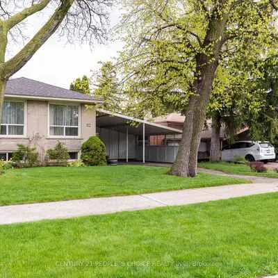 82,&nbsp;Hadrian, Elms-Old Rexdale, Toronto