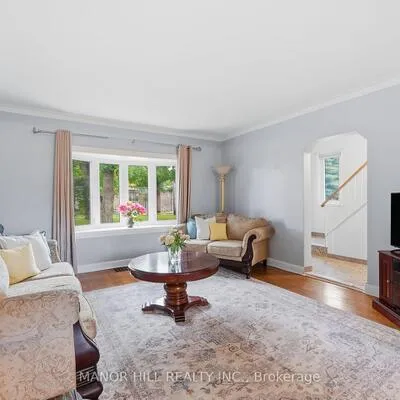 33,&nbsp;Robindale, Alderwood, Toronto