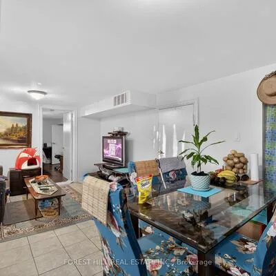 114,&nbsp;Regent, Downsview-Roding-CFB, Toronto