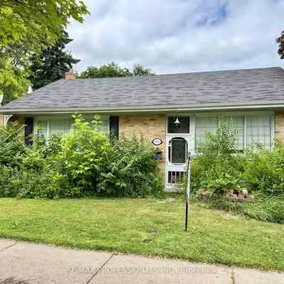 132,&nbsp;Rathburn, Princess-Rosethorn, Toronto