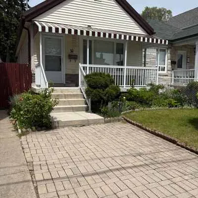 32,&nbsp;FLORENCE, Rockcliffe-Smythe, Toronto