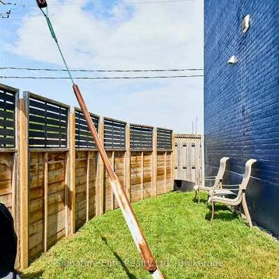 154,&nbsp;Mulock, Junction Area, Toronto