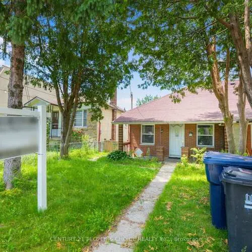 Premium freehold home for sale: 150, Spears, Rockcliffe-Smythe, Toronto