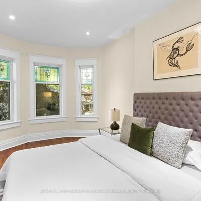 13,&nbsp;Evelyn, High Park North, Toronto