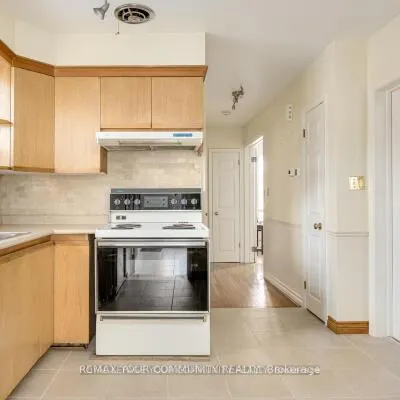 16,&nbsp;Martini, Brookhaven-Amesbury, Toronto