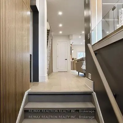 41,&nbsp;Algoma, Mimico, Toronto