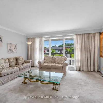 12,&nbsp;Goldcrest, Rustic, Toronto