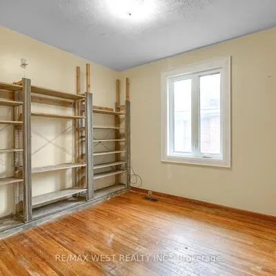 24,&nbsp;Waxham, West Humber-Clairville, Toronto