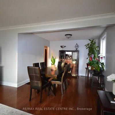 75,&nbsp;Cynthia, Rockcliffe-Smythe, Toronto