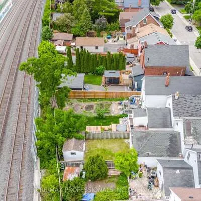 39,&nbsp;Holley, Weston, Toronto