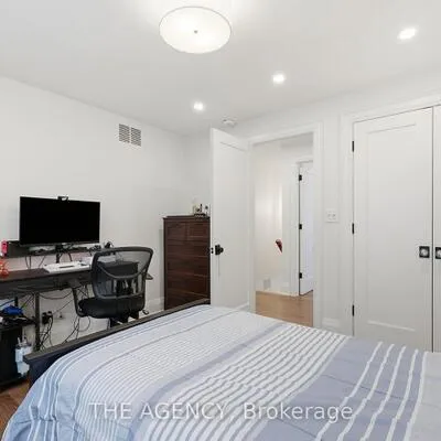 42,&nbsp;Berl, Stonegate-Queensway, Toronto
