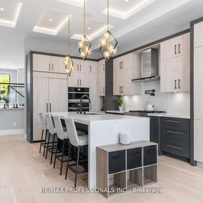216,&nbsp;Aldercrest, Alderwood, Toronto