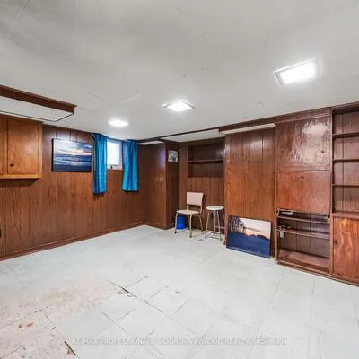 44,&nbsp;Golden, Roncesvalles, Toronto