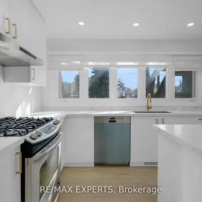 100,&nbsp;Wallasey, Humberlea-Pelmo Park W5, Toronto