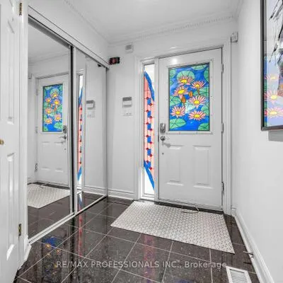 7,&nbsp;Briarly, Kingsway South, Toronto