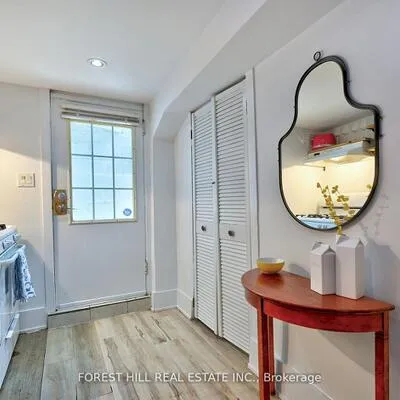 325,&nbsp;Westmoreland, Dovercourt-Wallace Emerson-Junction, Toronto