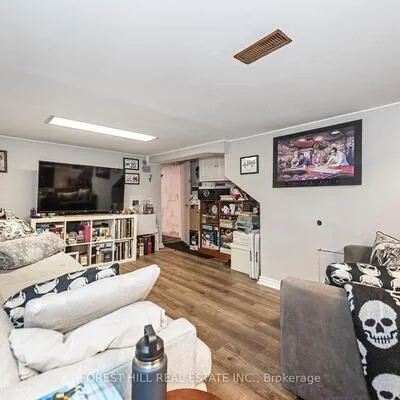 413,&nbsp;Westmoreland, Dovercourt-Wallace Emerson-Junction, Toronto