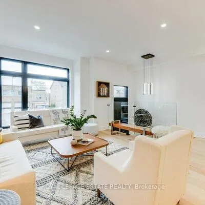 4,&nbsp;Lunness, Alderwood, Toronto