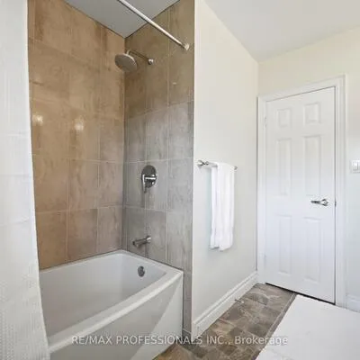 12,&nbsp;Thicket, Markland Wood, Toronto