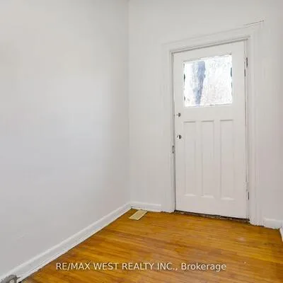 39,&nbsp;Noble, Roncesvalles, Toronto
