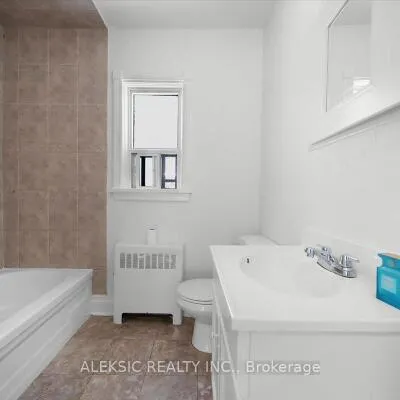 179,&nbsp;Thirtieth, Alderwood, Toronto