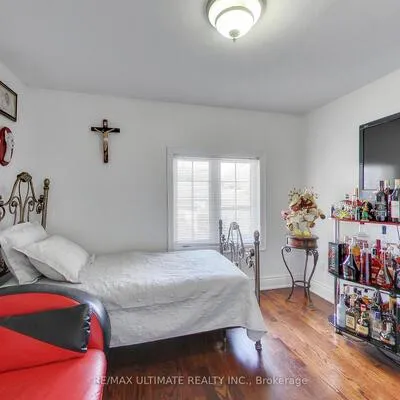 26,&nbsp;Dynevor, Caledonia-Fairbank, Toronto