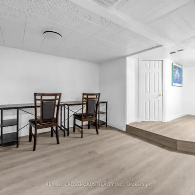 80,&nbsp;Gray, Rockcliffe-Smythe, Toronto