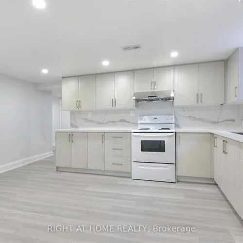 Premium freehold home for sale: 34, William Cragg, Downsview-Roding-CFB, Toronto