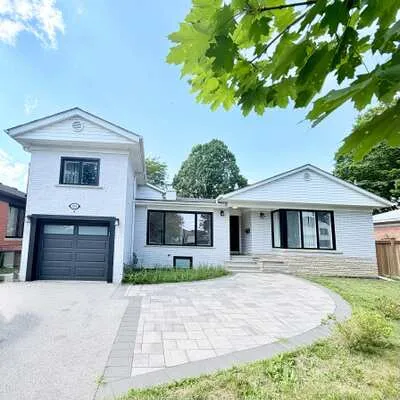 104,&nbsp;Great Oak, Princess-Rosethorn, Toronto