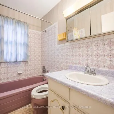 7,&nbsp;Saunders, Stonegate-Queensway, Toronto
