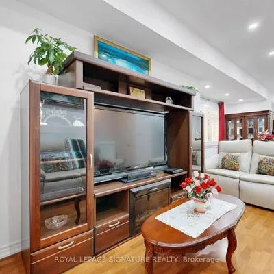 51,&nbsp;Piggott, Weston, Toronto