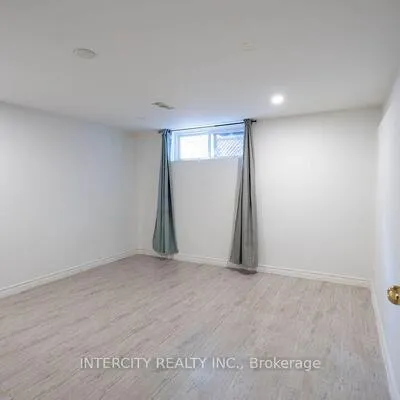 100,&nbsp;Dixon, Kingsview Village-The Westway, Toronto