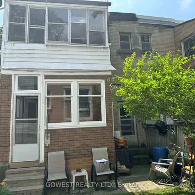 30,&nbsp;Grenadier, Roncesvalles, Toronto
