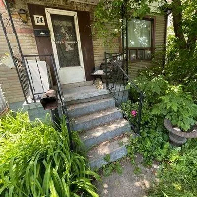 74,&nbsp;Sixteenth, New Toronto, Toronto