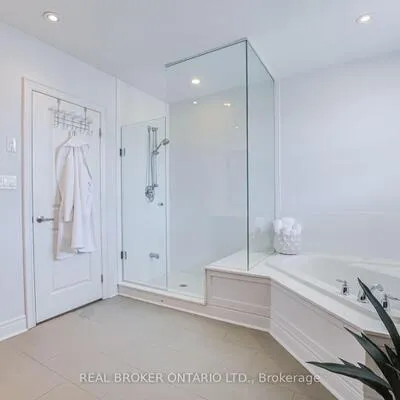 39,&nbsp;Ruby Lang, Mimico, Toronto