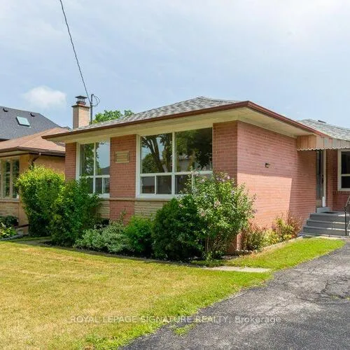 Premium freehold home for sale: 17, Risdon, Eringate-Centennial-West Deane, Toronto