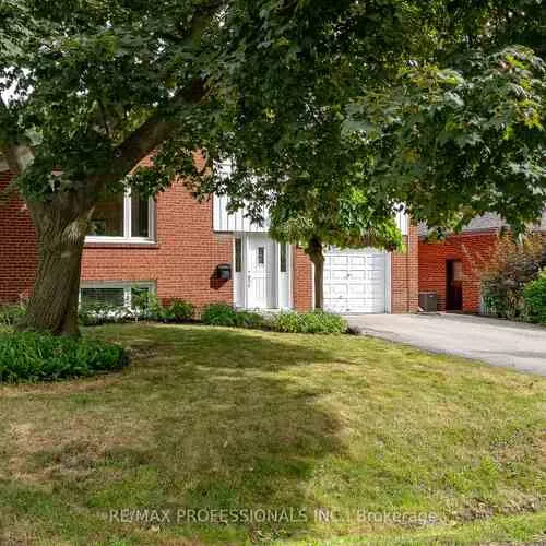 Premium freehold home for sale: 89, Glen Agar, Princess-Rosethorn, Toronto